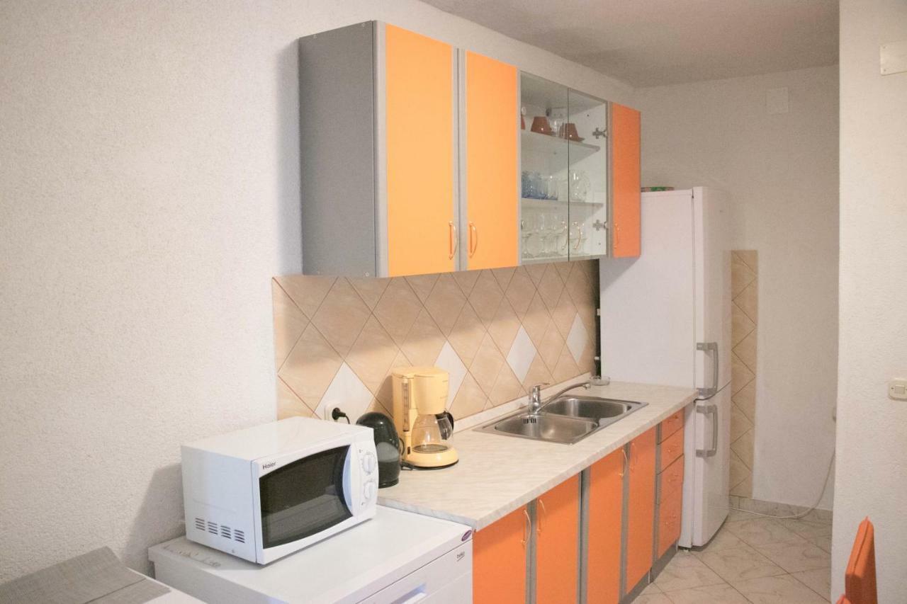 Apartment Lorena Sevid Exterior photo