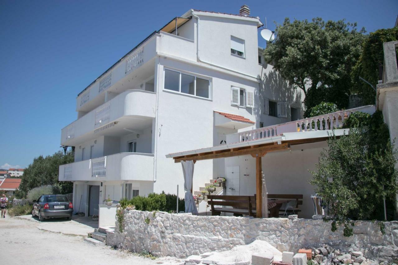 Apartment Lorena Sevid Exterior photo